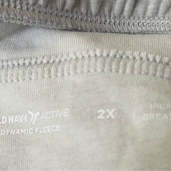 Old Navy Gray Dynamic Fleece Athletic Shorts Lightweight and Breathable - Picture 3 of 3